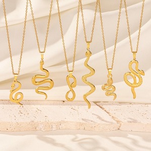 Collier <span class=keywords><strong>Serpent</strong></span> en Acier Inoxydable 304 Doré avec Écailles Gaufrées, Motif Animal Sauvage Cobra, pour Hommes et Femmes, Ensemble de Bijoux Pendentif Unisexe - Product Image 1