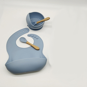 4 bols à ventouse en silicone pliables pour bébé, bavoirs en silicone sans BPA avec cuillère et fourchette - Product Image 3