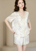 Nouvel ensemble de pyjama d'été haut de gamme en tissu tissé 2 pièces pour femme, imprimé floral, légèrement luxueux, col en V, manches courtes, shorts, parfait