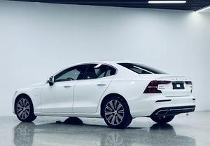 Voiture d'occasion <span class=keywords><strong>Volvo</strong></span> <span class=keywords><strong>S60</strong></span> T8 PHEV AWD 2020, berline de luxe d'occasion, conduite à gauche, automatique, robuste, haute technologie, performance <span class=keywords><strong>hybride</strong></span> scandinave - Product Image 3