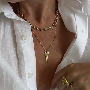 Groothandel Roestvrij Staal Gepersonaliseerde Sieraden Custom Gegraveerd Ze Ketting Eenvoudige Rechthoek Hanger Ketting Voor Vrouwen Cadeau - Product Image 3