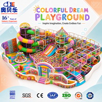 Aire de jeux intérieure personnalisée pour enfants, à thème ludique et coloré, multi-niveaux, avec toboggan, piscine à balles, trampoline et structure d'escalade, pour usage commercial