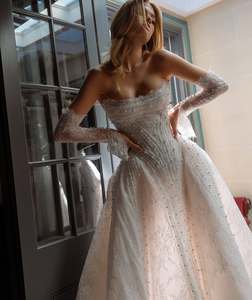 Ruolai HL598 Vestido de Novia de Lujo Corte A con Mangas Desmontables y Perlas - Product Image 5