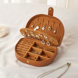 Boîte de rangement de voyage haut de gamme en cuir PU, style rétro, pour bijoux fins, avec fermeture à pression et forme de coquille - Product Image 5