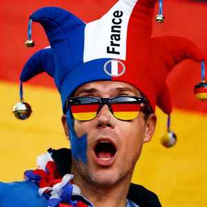 Gorro de Bufón Patriótico Personalizado con Campanas y Gafas de Sol, Conjunto Rojo, Blanco y Azul, Disfraz para Fanáticos del Torneo de Fútbol 2026 - Product Image 5