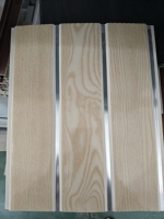 Panneaux muraux en PVC rainurés ignifuges, dalles de plafond avec lignes dorées et argentées intégrées pour hôtel, hôpital, atelier, grille de plafond