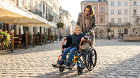 Offre Spéciale : Fauteuil Roulant Manuel en Acier pour Personnes Âgées et Soignants, Siège Rembourré avec Accoudoirs - Équipement Médical AndCare