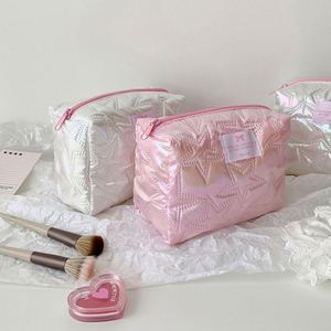 Petite trousse de maquillage florale mignonne et légère, idéale pour les voyages, avec fermeture éclair matelassée, sac à langer pour femmes et filles - Product Image 4