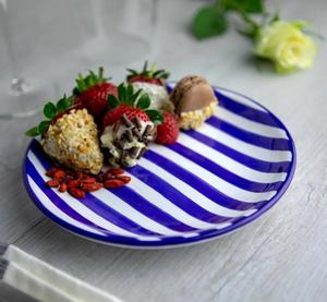 Assiette à dessert en céramique | Assiette à gâteau | Grès jeté à la main, Assiette de poterie à rayures bleu marine de 8 pouces - Product Image 5