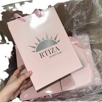 Sacs en papier rose brillant de luxe avec logo personnalisé, en matériaux recyclés, pour l'emballage de bougies, avec accessoires en ruban