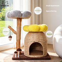 Arbre à chat en bois massif fait main avec perchoir en peluche en forme de nuage, maison pour chat tressée et griffoir en sisal pour chats d'intérieur