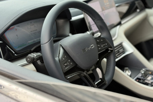 BYD Song PLUS PHEV d'occasion en excellent état, exportation, nouvelle énergie 2023, conduite à gauche, 5 places, historique d'entretien clair, SUV pour trajets urbains - Product Image 6