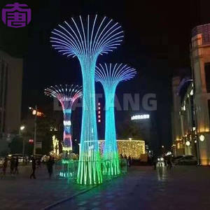 Torre de Decoración Navideña LED para Exteriores, Escultura Luminosa 3D de Gran Tamaño con Patrones de Luces para Festivales y Calles - Product Image 6