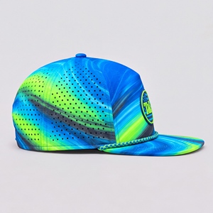Casquette de golf unisexe imperméable en PVC bleu vert fluo avec patch, cordon et fermeture snapback, 5 panneaux perforés respirants pour activités sportives et extérieures - Product Image 5