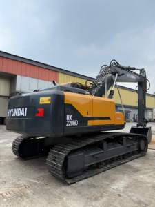 Excavatrice sur chenilles d'occasion Hyundai HX220HD, idéale pour les travaux de fondation et de développement de terrains - Product Image 1