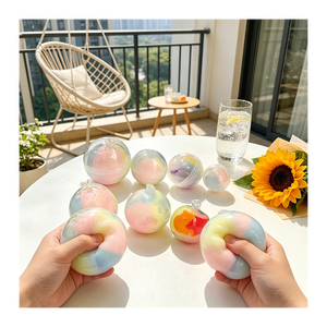 Pelota Antiestrés de Superficie Hidratada con Diseño Arcoíris, Textura Transparente Artística, de Subida Lenta, para Terapia y Compañero de Escritorio para el Confort Diario - Product Image 5