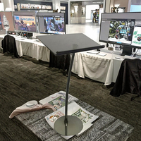 Pupitre incurvé sur mesure, sur pied, avec plateau en acrylique noir, pour exposition et salon professionnel, design personnalisé