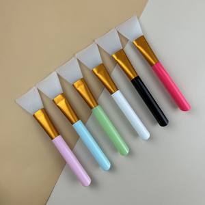 Pinceau applicateur de masque facial en silicone avec manche en plastique, doux pour les masques de nuit et les masques à la boue - Product Image 4