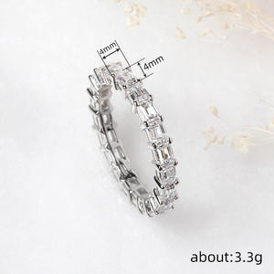 Anillo de Diamantes de Corte Esmeralda en Oro Blanco para Mujer, Color D Natural, Anillo de Compromiso Clásico T0755 - Product Image 4