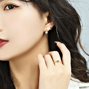 Hombres Mujeres Sweet Cool Ins Style 18K Real Gold <span class=keywords><strong>Laser</strong></span> Stripe Cat Eye Hoop Pendientes Trendy Couple Ear Huggies - Product Image 5