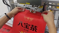 Machine d'assemblage de poignées de sacs en plastique semi-automatique électrique pour l'emballage alimentaire/boissons, équipement à économie d'énergie