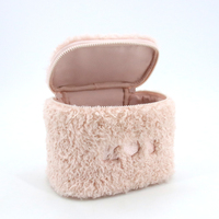 Sac de voyage doux et moelleux pour maquillage, organiseur de toilette en polaire rembourré, sac de rangement de voyage en peluche pour salle de bain, cadeau idéal pour les fans de spa