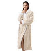 Nouvelle Robe de Couple Tendance à Col Châle en Polyester Double Beige Chaude Lavable en Machine pour les Vacances et Taille Unique Ceinturée Vente en Gros