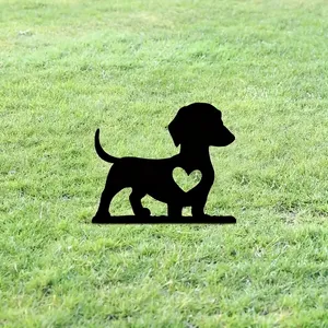 आउटडोर गार्डन सजावट फार्म शैली के आकर्षक आभूषण के लिए हस्तनिर्मित लोहे के कुत्ते की मूर्ति