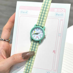 Jam Tangan Kuarsa Tahan Air untuk Anak-anak Jam Tangan Klasik yang Cantik untuk Anak Perempuan dan Laki-laki dengan Tali Cetak Berwarna Jam Tangan Anak-anak - Product Image 6