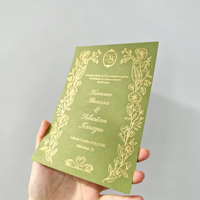Carte d'invitation de mariage en velours vert sauge avec motif floral doré, monogramme personnalisé, texte espagnol, papier de luxe, invitation de mariage sur le thème du jardin