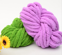 Fil de chenille épais à tricoter à la main avec du fil de polyester pour les projets de tissage de doigts de bricolage et les tapis de chat