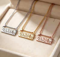 Collier personnalisé avec nom en lettre de dessin animé pour femmes et enfants, collier en acier inoxydable doré, bijoux à la mode, chaîne avec initiale personnalisée