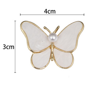 Broche de mariposa blanca, broche de perlas de alta calidad anti-fritilaria y anti-luz, venta al por mayor directa de fábrica. - Product Image 6