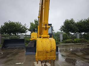 Excavatrice sur chenilles Komatsu PC200-8 d'occasion, 20 tonnes, faible nombre d'heures de travail, d'origine japonaise, pour travaux de construction. - Product Image 6