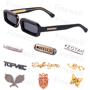 Finewell Custom <span class=keywords><strong>occhiali</strong></span> <span class=keywords><strong>da</strong></span> <span class=keywords><strong>sole</strong></span> 3D metallo Logo dorato diamanti Set argenteo <span class=keywords><strong>occhiali</strong></span> <span class=keywords><strong>da</strong></span> <span class=keywords><strong>vista</strong></span> tempie PC acetato <span class=keywords><strong>occhiali</strong></span> <span class=keywords><strong>con</strong></span> Logo 3D - Product Image 1
