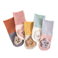 Chaussettes de sol pour bébés, automne-hiver, épaisses, antidérapantes, en polaire corail, personnages de dessins animés pour enfants, mi-mollet