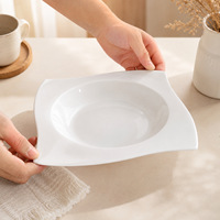 Service de vaisselle en porcelaine fine – Assiettes, bols et plats en céramique blanc uni à rebords profonds, compatibles micro-ondes, finition sous glaçure, personnalisation disponible