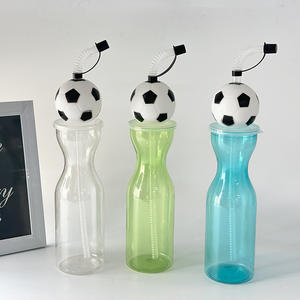 Bouteilles d'eau de sport créatives, nouveau gobelet en forme de ballon de football, boutique de lait, boisson froide, bouteille de jus, paille en plastique transparente jetable - Product Image 2