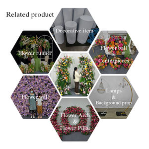 Arche de mariage en fleurs artificielles en soie réaliste jaune vif et rose avec une décoration de verdure luxuriante en arrière-plan - Product Image 5