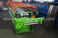Machine de formage à froid pour la fabrication de gouttières demi-rondes portables à drainage automatique et sans soudure