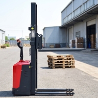 Gerbeur autoportant HAORUN à hauteur abaissée de 1560 mm, capacité 1,5-2 tonnes, batterie au plomb, idéal pour le chargement pratique des conteneurs