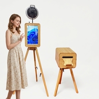 Fabrieksdirecte verkoop 18,5 inch touchscreen opvouwbaar houten statief fotohokje voor bruiloften met iPad & camera compatibiliteit