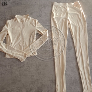 Completi da Yoga Personalizzati da Donna alla Moda con Tasche, Top a Maniche Lunghe con Zip Dorata e Legging a Vita Alta a Zampa d'Elefante ad Asciugatura Rapida - Product Image 4