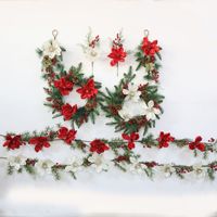 Neue Umweltfreundliche Handgefertigte Plastik-Weihnachtsbeeren-Zweige Roter Kranz Magnolien-Kiefernzweig-Girlande Hängende Dekoration für Feiertags-Szenen