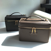 Nouvelle conception d'organisateur de beauté pour femmes, porte-maquillage en cuir PU Saffiano, rangement pour soins de la peau, étuis cosmétiques avec séparateurs amovibles