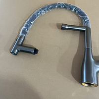Robinet de cuisine contemporain gris canon avec douchette extractible, eau chaude et froide, en laiton pour évier