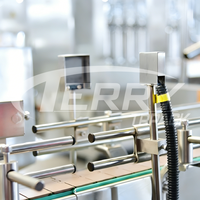 Machine d'emballage intelligente entièrement automatique pour le désagrégeur de bouteilles de produits chimiques quotidiens, machine d'alimentation et de tri de bouteilles