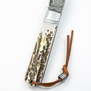 Coltello Pieghevole Artigianale in Acciaio Damascato con Manico in <span class=keywords><strong>Corno</strong></span> <span class=keywords><strong>di</strong></span> <span class=keywords><strong>Cervo</strong></span>, Stile Vintage, per Caccia, Campeggio, Sopravvivenza all'Aperto - Product Image 2