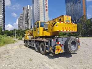 Grúa sobre orugas usada XCM-G QY50KA de 50 toneladas con pluma telescópica, motor PLC y caja de cambios, procedente de Emiratos Árabes Unidos. - Product Image 4