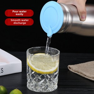 Bottiglia d'Acqua in Acciaio Inox da 1000ml, Brocca Antigoccia con Fondo Antiscivolo Rinforzato, Finitura Spazzolata e Coperchi Multicolore - Product Image 3